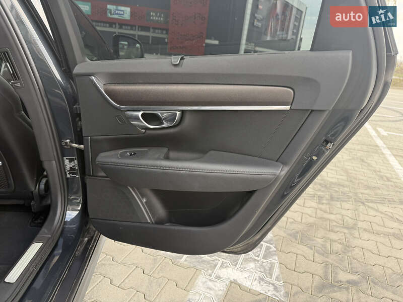 Универсал Volvo V90 Cross Country 2017 в Киеве