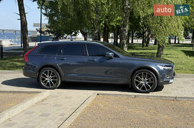 Универсал Volvo V90 Cross Country 2020 в 