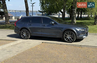 Универсал Volvo V90 Cross Country 2020 в 