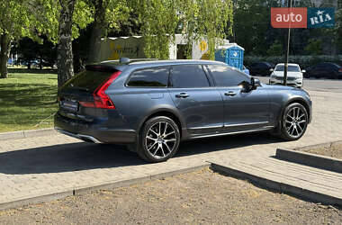 Универсал Volvo V90 Cross Country 2020 в 