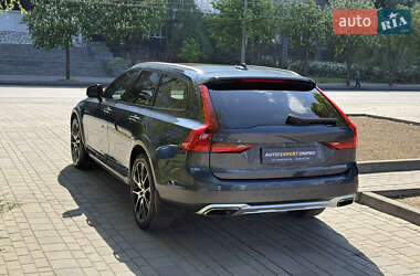 Универсал Volvo V90 Cross Country 2020 в 
