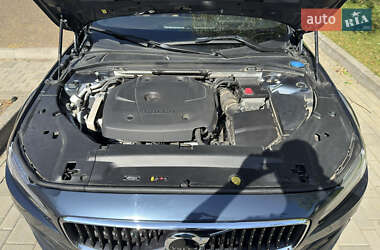 Универсал Volvo V90 Cross Country 2020 в 