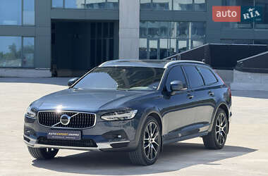 Универсал Volvo V90 Cross Country 2020 в 