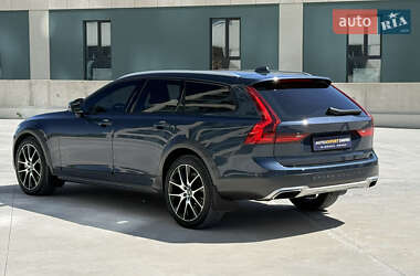 Универсал Volvo V90 Cross Country 2020 в 