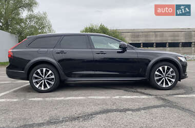 Универсал Volvo V90 Cross Country 2020 в 
