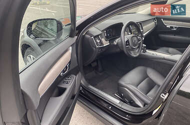 Универсал Volvo V90 Cross Country 2020 в 