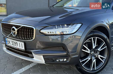 Универсал Volvo V90 Cross Country 2018 в 