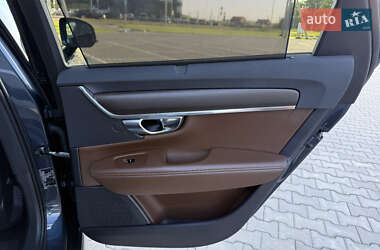 Универсал Volvo V90 Cross Country 2018 в 