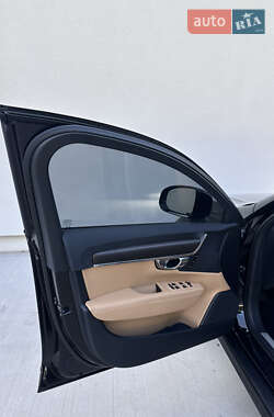 Универсал Volvo V90 Cross Country 2017 в 