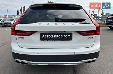 Универсал Volvo V90 Cross Country 2019 в 