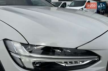 Универсал Volvo V90 Cross Country 2019 в 