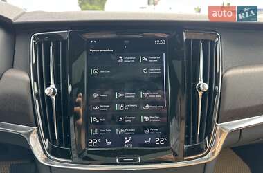 Универсал Volvo V90 Cross Country 2019 в 