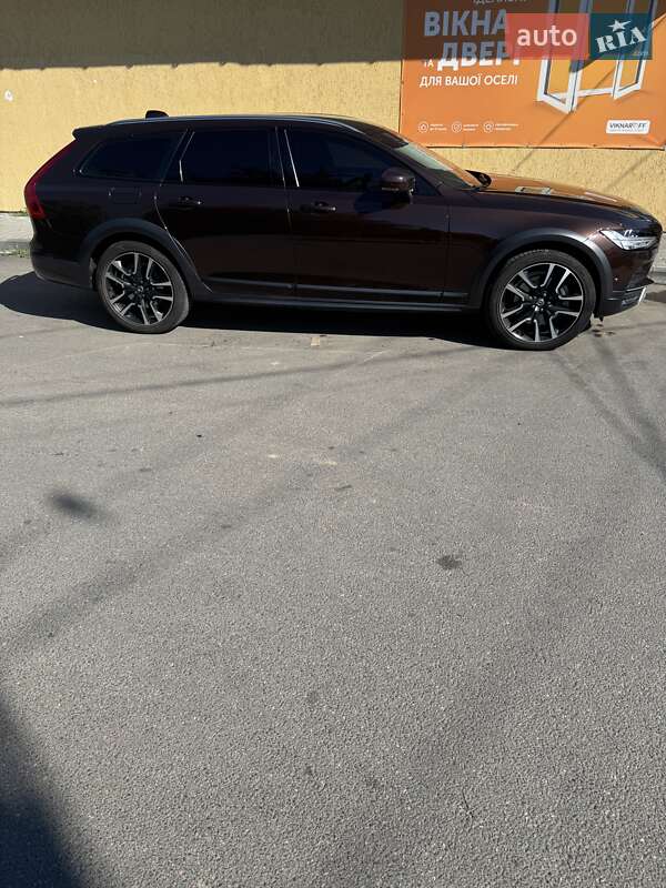 Универсал Volvo V90 Cross Country 2017 в Ильинцах
