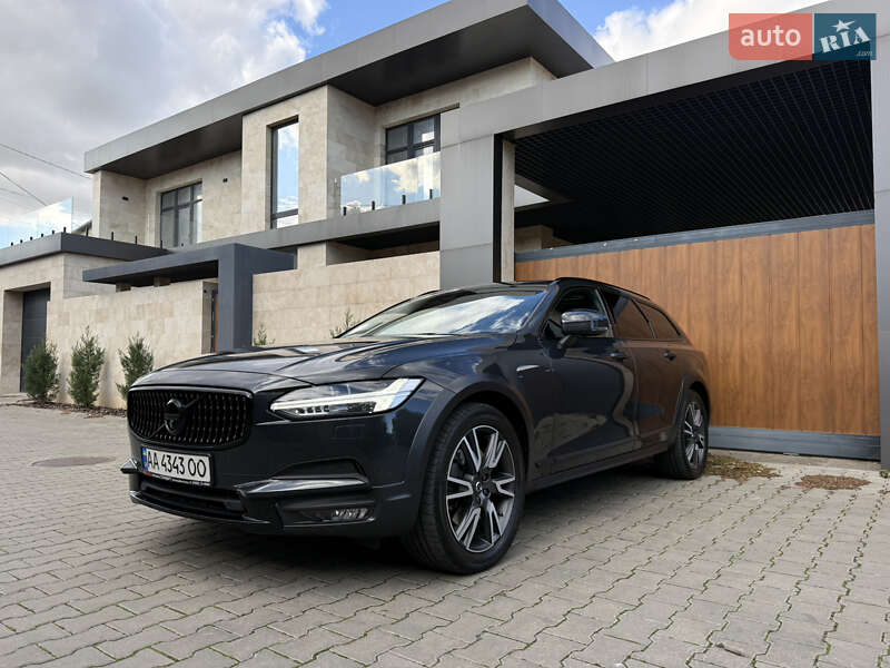 Универсал Volvo V90 Cross Country 2020 в 
