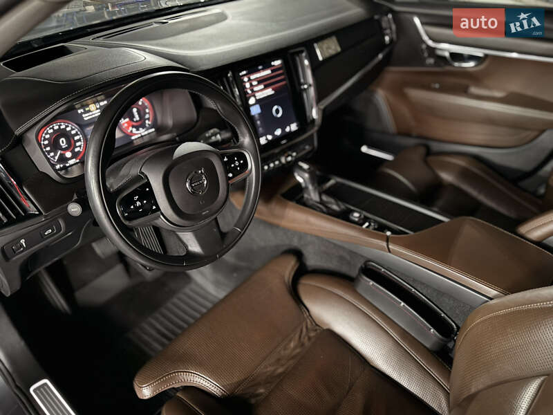 Универсал Volvo V90 Cross Country 2018 в Киеве