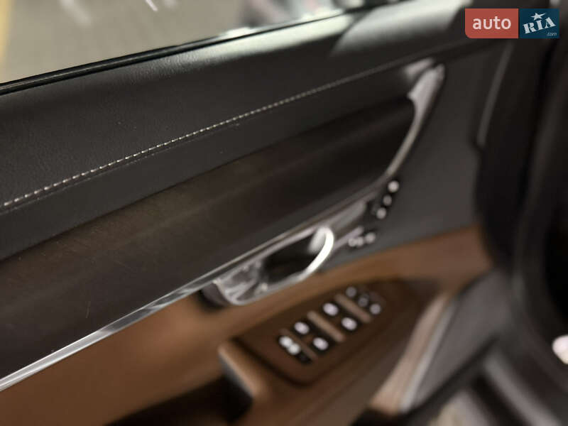 Универсал Volvo V90 Cross Country 2018 в Киеве