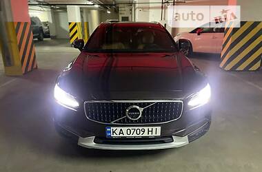 Внедорожник / Кроссовер Volvo V90 2017 в Киеве