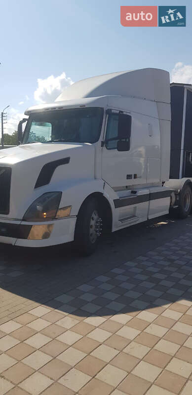 Тягач Volvo VNL 630 2005 в Києві