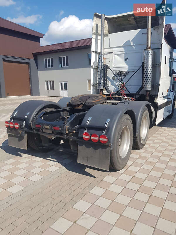 Тягач Volvo VNL 630 2005 в Києві