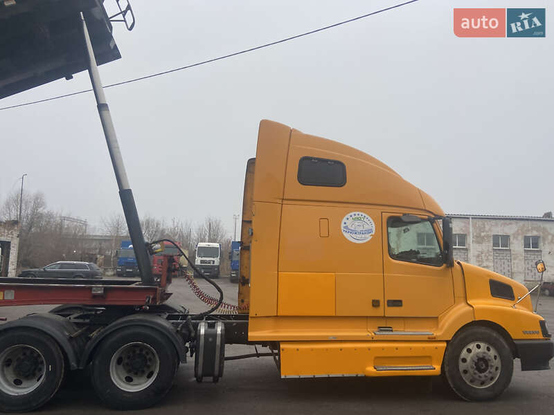 Самоскид Volvo VNL 660 2002 в Вінниці