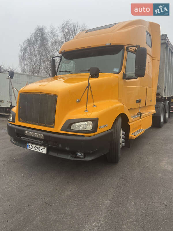 Самоскид Volvo VNL 660 2002 в Вінниці