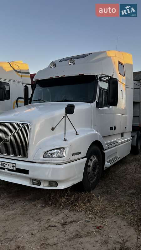 Тягач Volvo VNL 660 2001 в Киеве