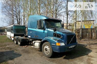 Тягач Volvo VNL 670 2003 в Коростене