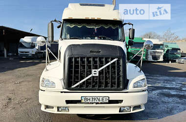 Тягач Volvo VNL 670 2002 в Одессе