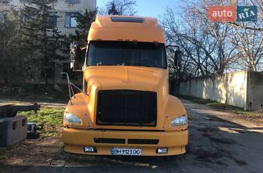 Тягач Volvo VNL 670 2002 в Великодолинском