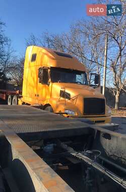 Тягач Volvo VNL 670 2002 в Великодолинському