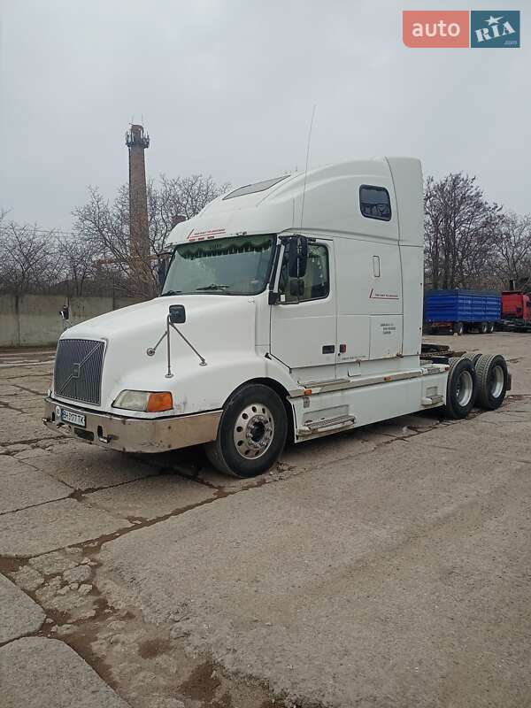 Тягач Volvo VNL 670 2003 в 