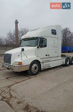 Тягач Volvo VNL 670 2003 в 