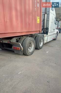 Тягач Volvo VNL 670 2003 в 