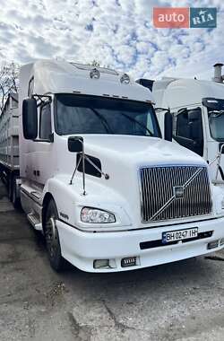 Тягач Volvo VNL 670 2002 в Киеве
