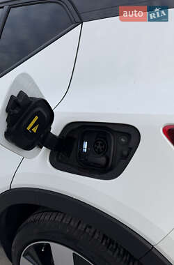 Позашляховик / Кросовер Volvo XC40 Recharge 2024 в 