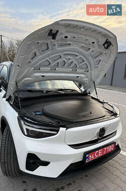 Позашляховик / Кросовер Volvo XC40 Recharge 2024 в 