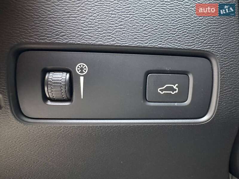 Внедорожник / Кроссовер Volvo XC40 Recharge 2021 в Киеве