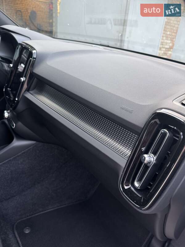 Внедорожник / Кроссовер Volvo XC40 Recharge 2021 в Киеве