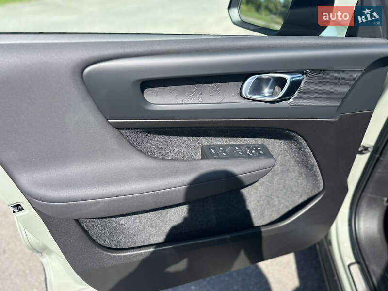Внедорожник / Кроссовер Volvo XC40 Recharge 2023 в Львове