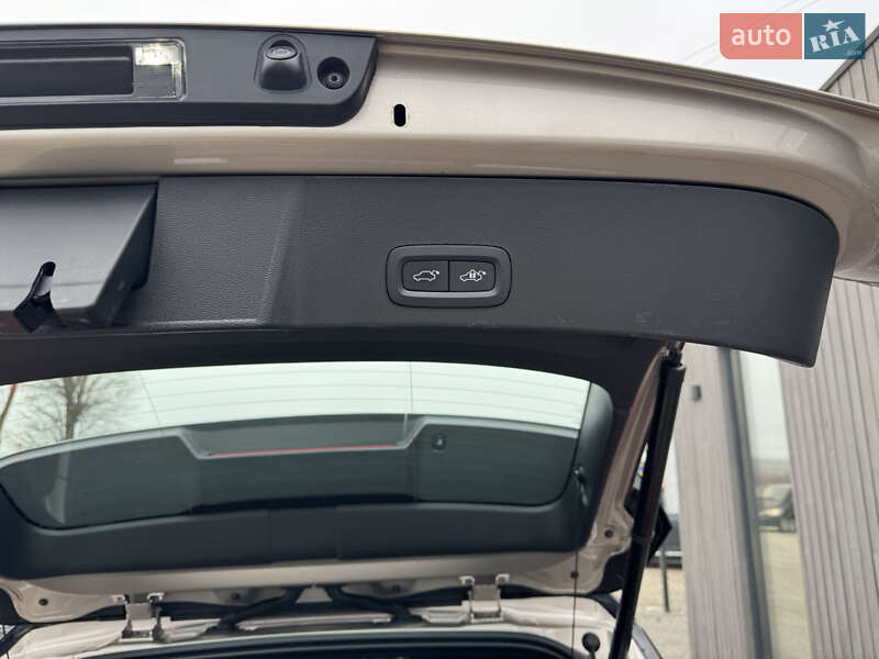 Внедорожник / Кроссовер Volvo XC40 Recharge 2022 в Тернополе