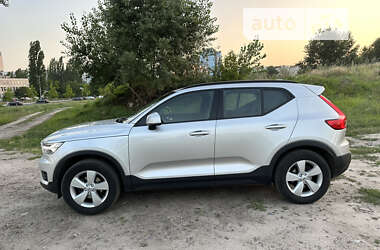 Внедорожник / Кроссовер Volvo XC40 2018 в 