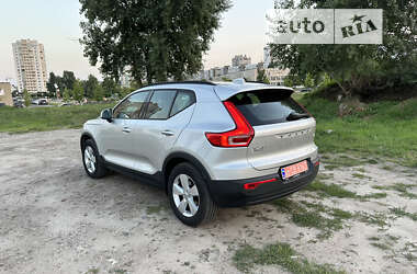 Внедорожник / Кроссовер Volvo XC40 2018 в 