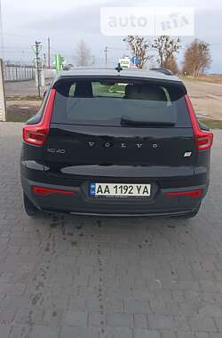 Внедорожник / Кроссовер Volvo XC40 2022 в Киеве