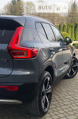 Внедорожник / Кроссовер Volvo XC40 2020 в 