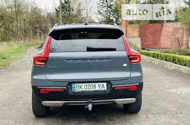 Внедорожник / Кроссовер Volvo XC40 2021 в Ровно