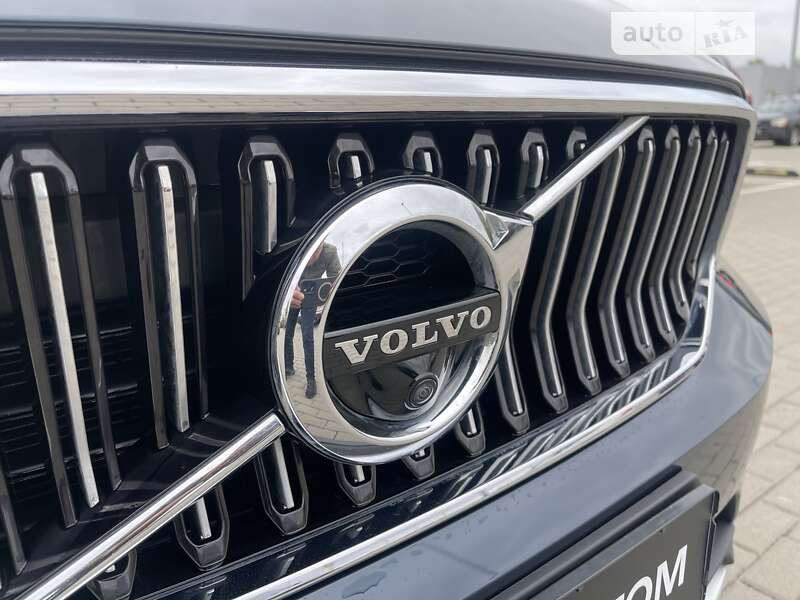 Внедорожник / Кроссовер Volvo XC40 2020 в Киеве