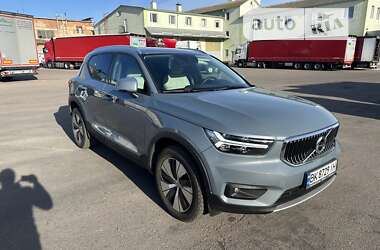 Внедорожник / Кроссовер Volvo XC40 2020 в Ровно