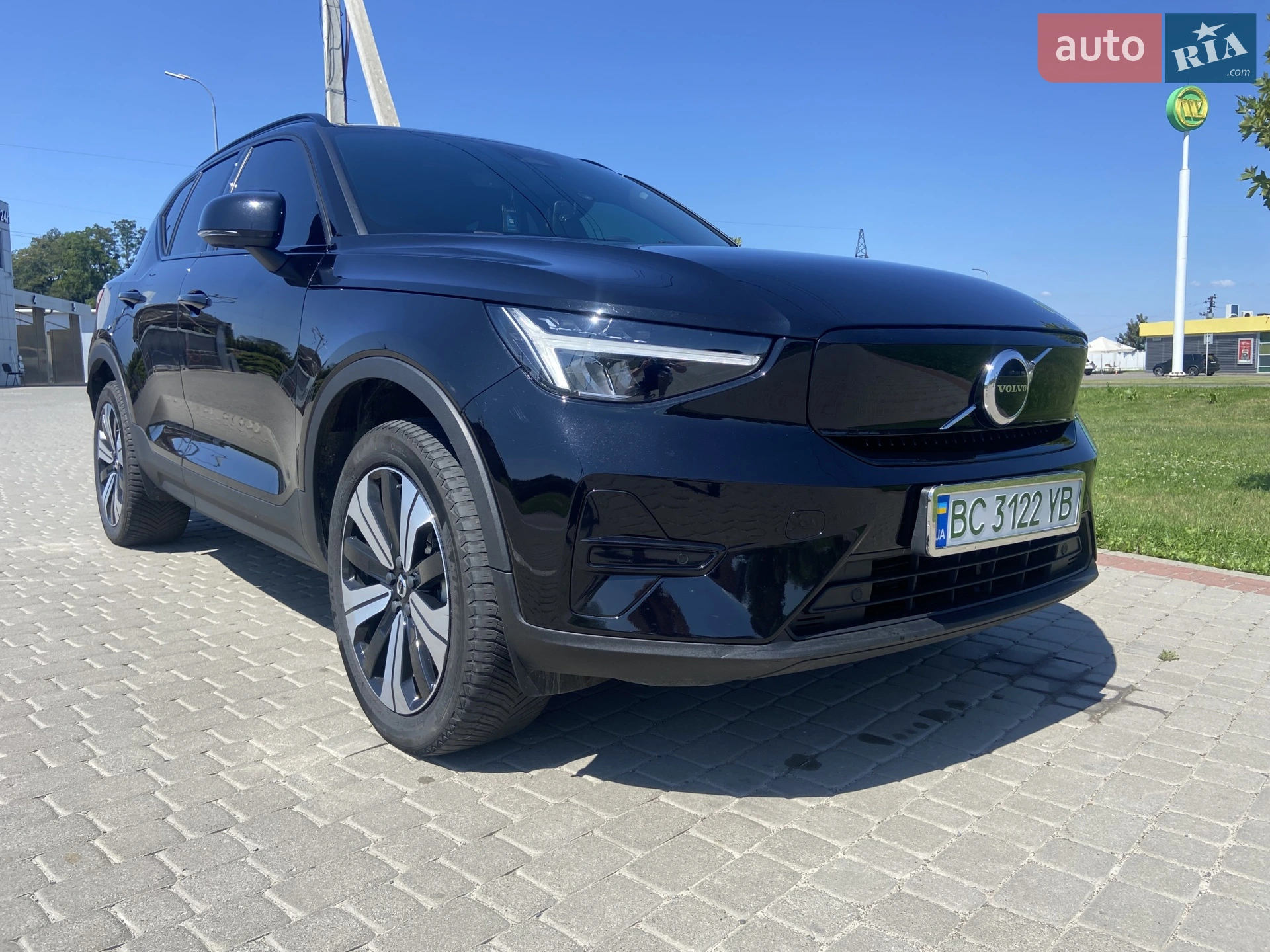 2022 Volvo XC40 - фото 1