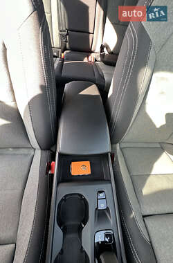 Внедорожник / Кроссовер Volvo XC40 2022 в 