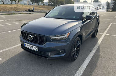 Внедорожник / Кроссовер Volvo XC40 2021 в Киеве